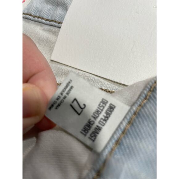 NWT BDG Urban Outfitters Womens Sz 27 Dropped Waist Destroy Denim Short Lt Blue - Picture 7 of 8